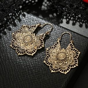 END OF SUMMER CLEARANCE!NEW! Beautiful Lotus Mandala Earrings!